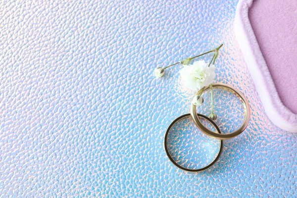 Symbolisez votre amour avec une bague couple !