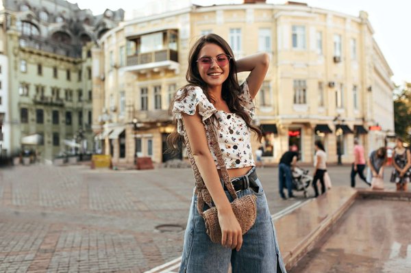 Conseils et astuces pour bien s'habiller à la mode Y2K