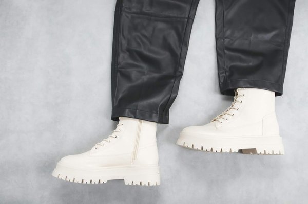 Guide pour choisir et styler le must-have de toute garde-robe avec des bottines
