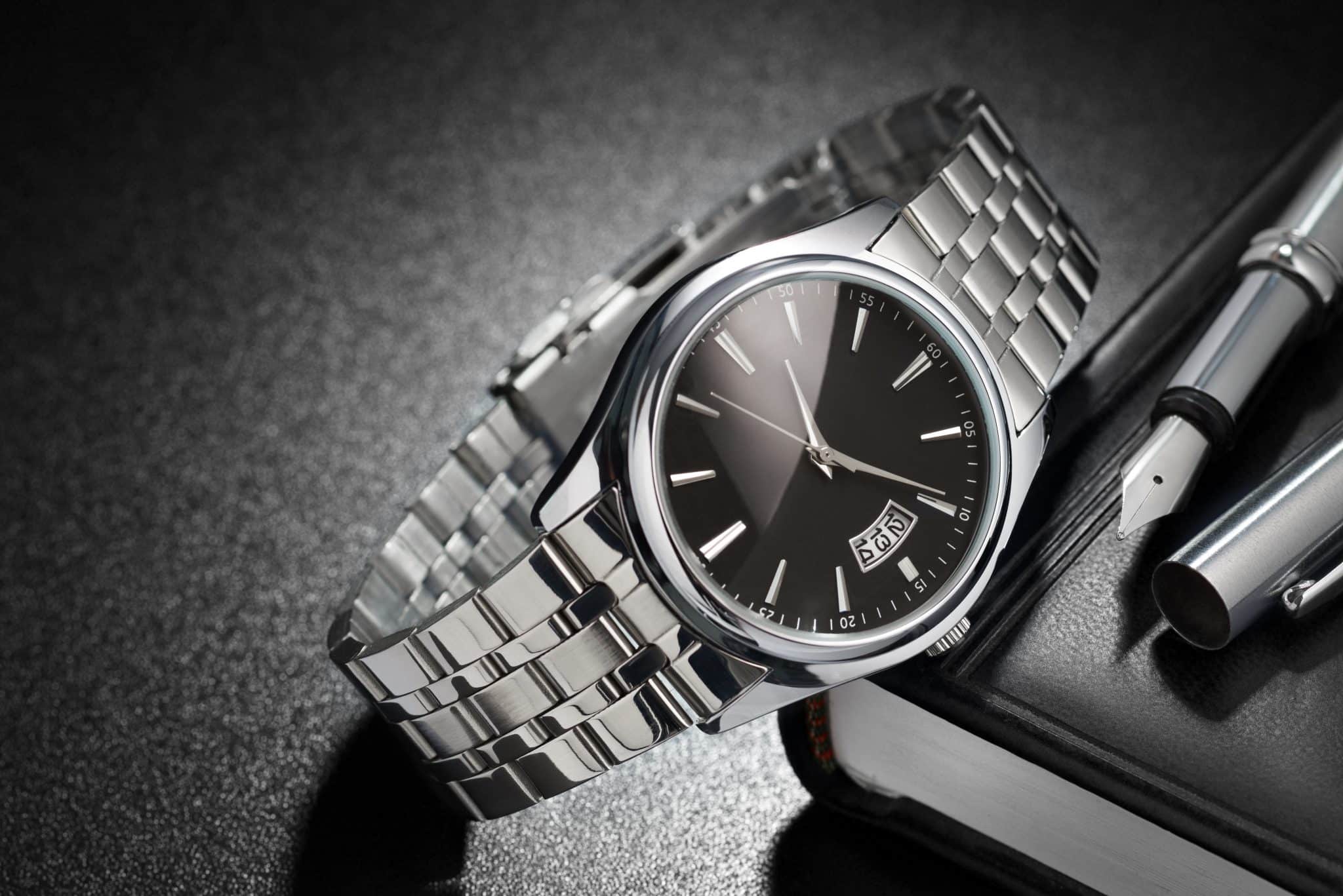 Les montres en acier : un alliage durable et élégant pour quels passionnés ?