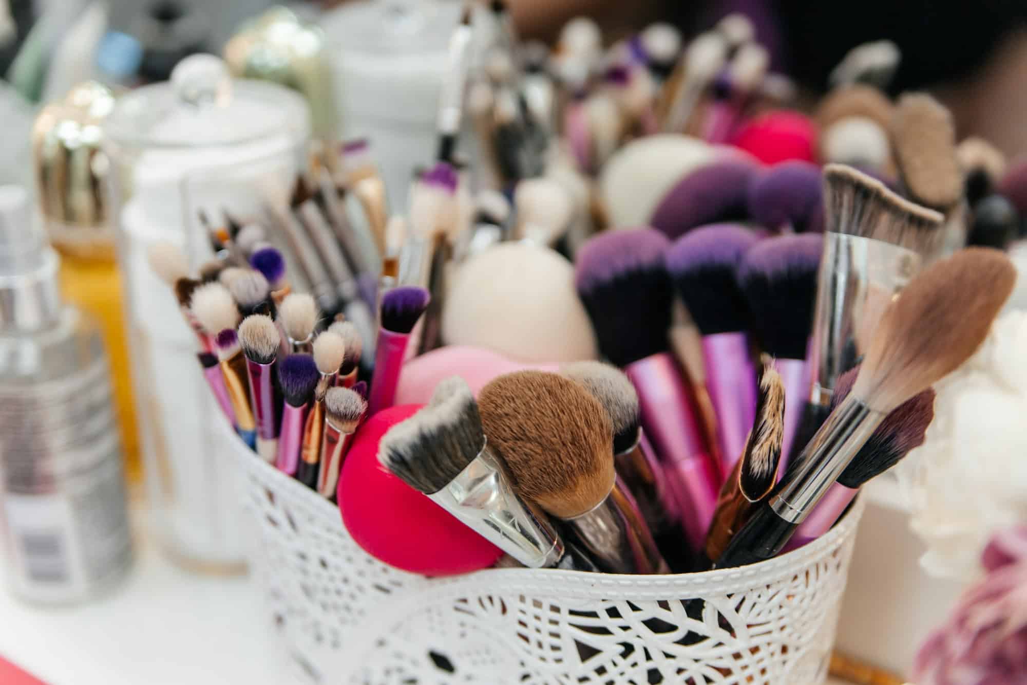 Organisateur de maquillage : choisir le matériau qui vous convient
